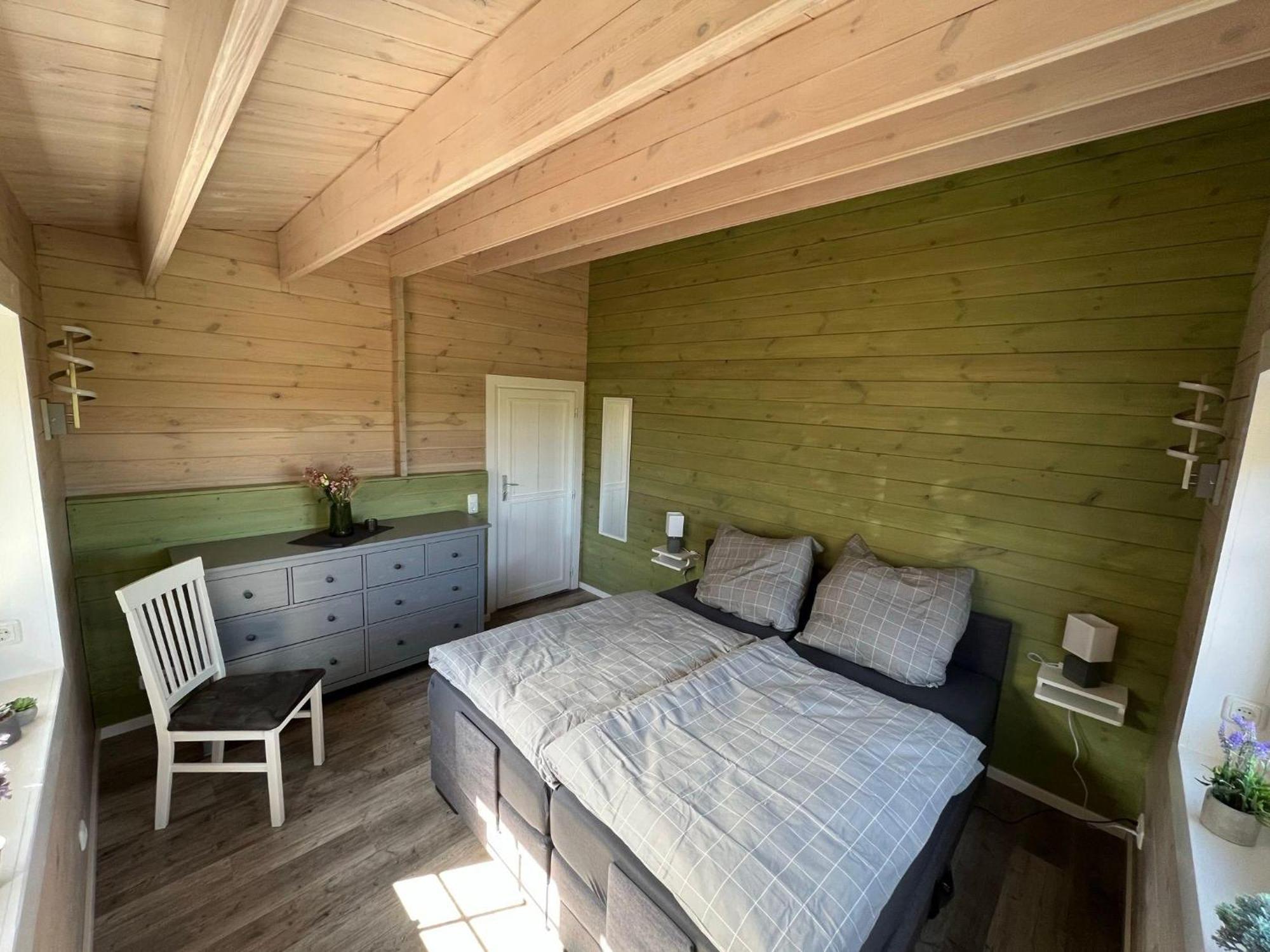 Idyllisches Blockbohlenhaus mit eigenem Garten und Sauna zum Wohlfühlen Martensrade Exterior foto